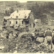 La place du Bronze détruite, La Roche J.-M. Bodelet